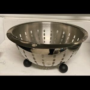 Stainless Steel Footed Colander Strainer with Black Rubber Feet